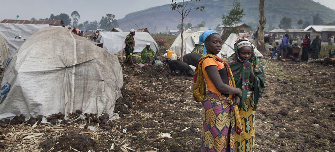 People displaced by fighting between M23 and national armed forces set up camp in late 2012 on the outskirts of Goma, in the eastern Democratic Republic of the Congo. (file)