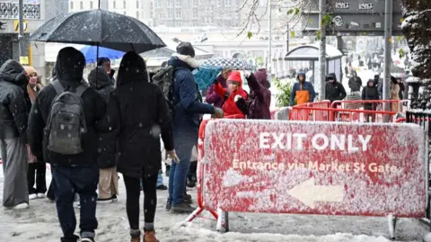 Reuters Snow in Edinburgh