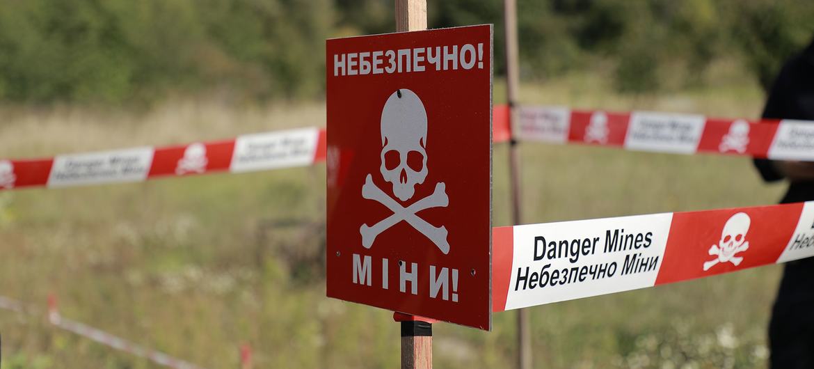 A sign in Ukraine warns of landmines.