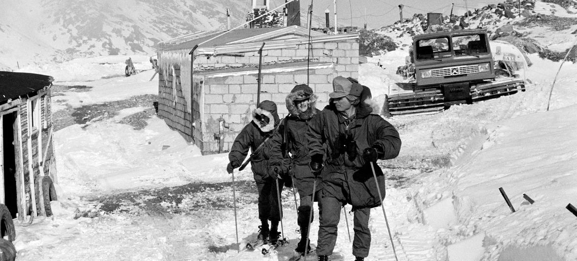 Members of the UNDOF Austrian Battalion Ski Patrol on Mount Hermon in 1975. (file)