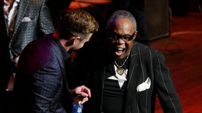 Sam Moore with Justin Timberlake at the Memphis Music Hall of Fame induction ceremony in 2015. Pic: AP